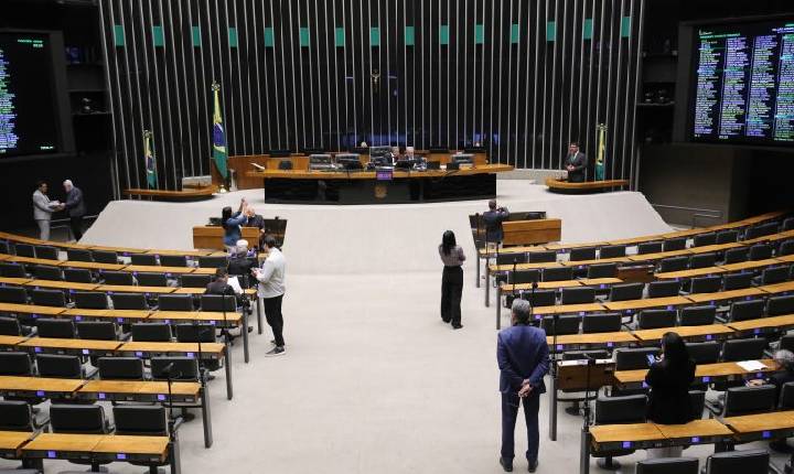 Deputados analisam pedidos de urgência para projetos de lei; acompanhe