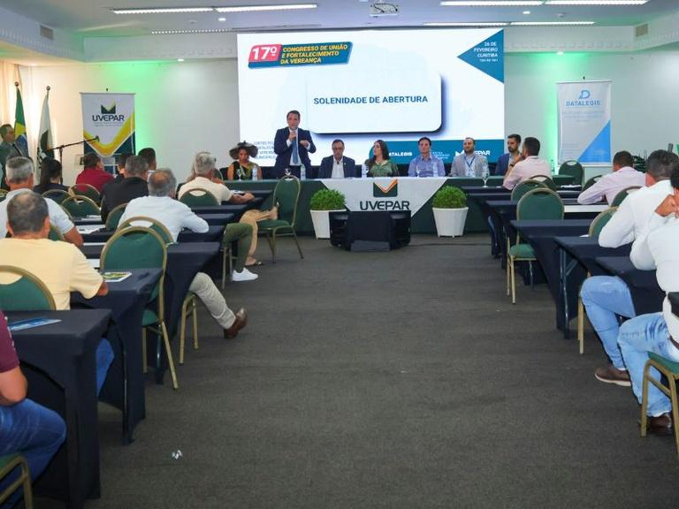 CÂMARA TROCA EXPERIÊNCIAS COM VEREADORES DO PARANÁ