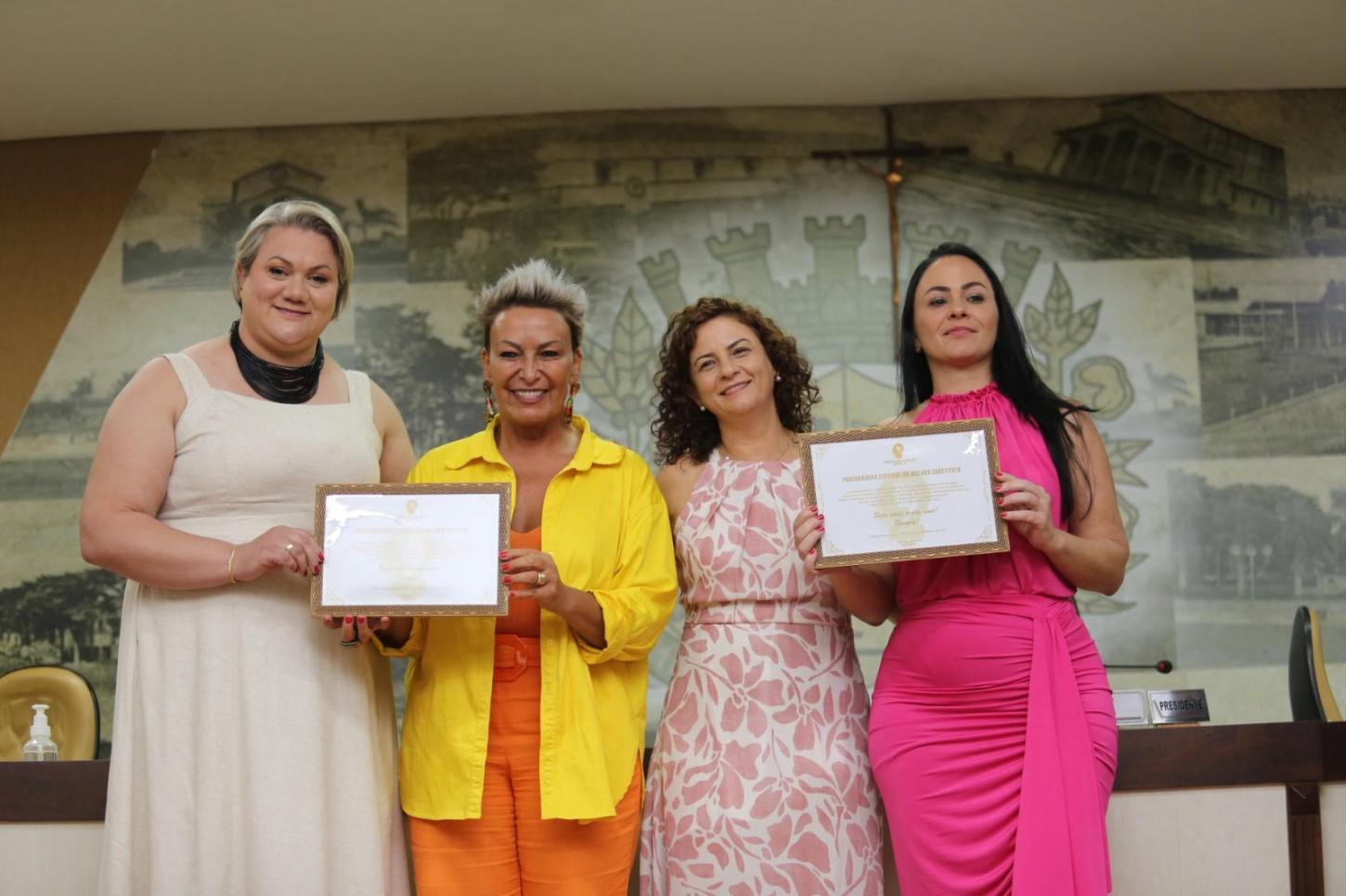 NOVA PROCURADORA DA MULHER TOMA POSSE NA CÂMARA DE COLORADO