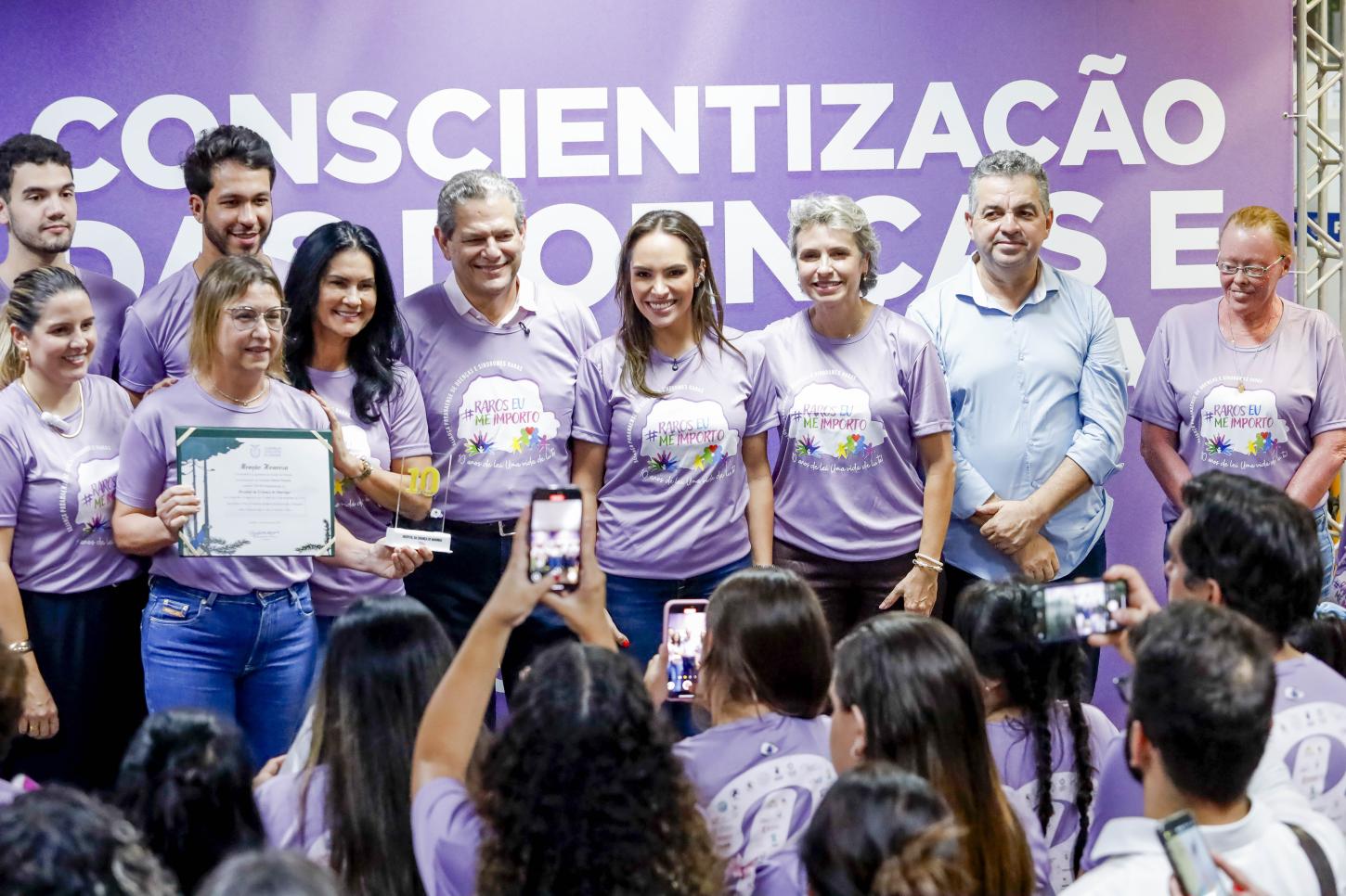 PREFEITURA DE MARINGÁ REALIZA ATO DE CONSCIENTIZAÇÃO SOBRE DOENÇAS RARAS
