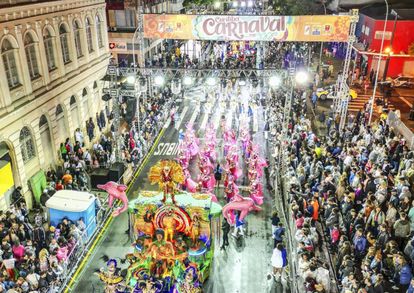 O Carnaval de Rua de Curitiba 2025 foi um sucesso retumbante