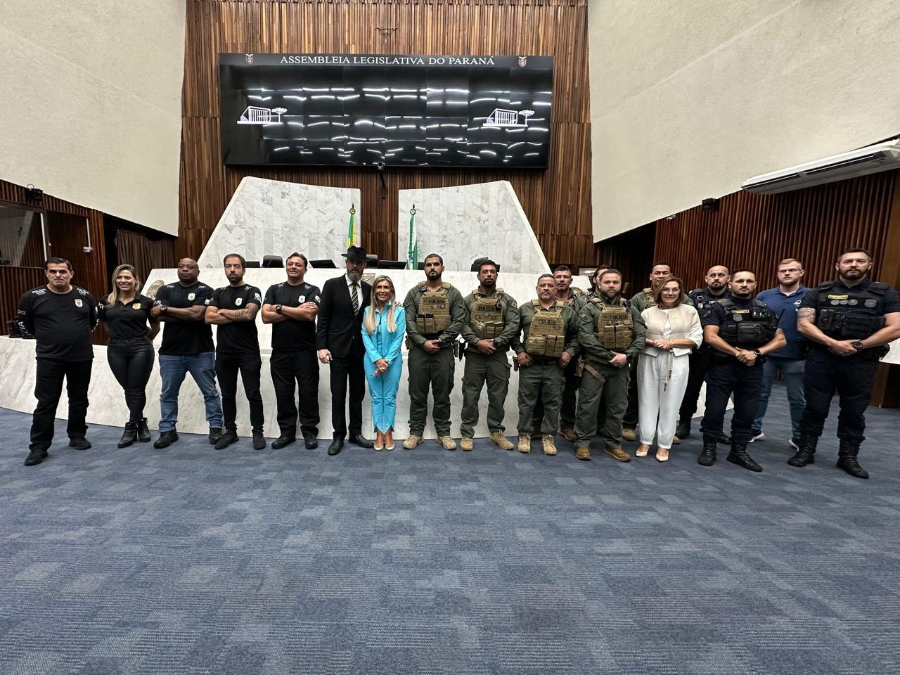 Policiais civis recebem menção honrosa por resgate de menina sequestrada no Paraná