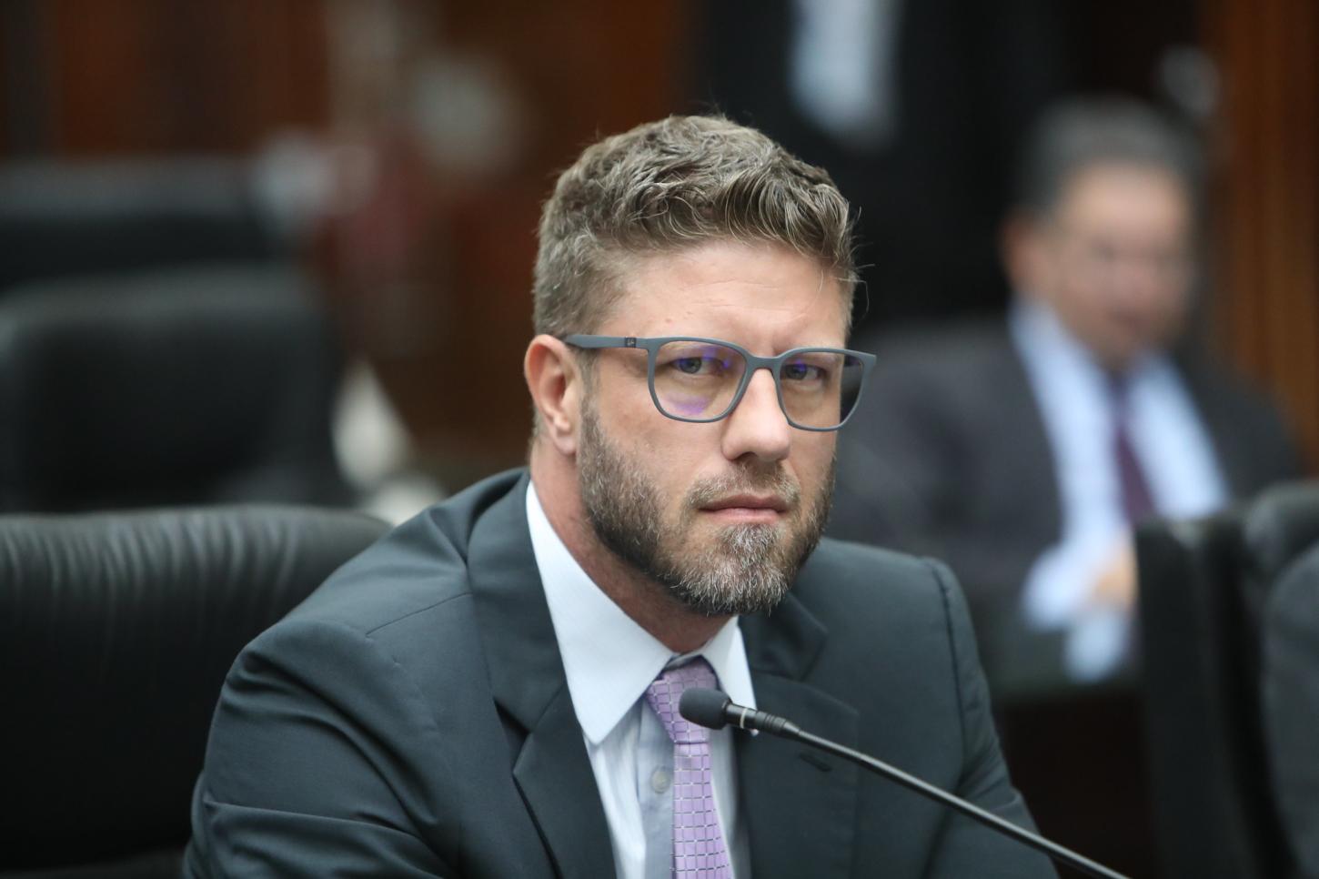 Requião Filho cobra Departamento de Estradas do Paraná por atraso em obras na PR-436