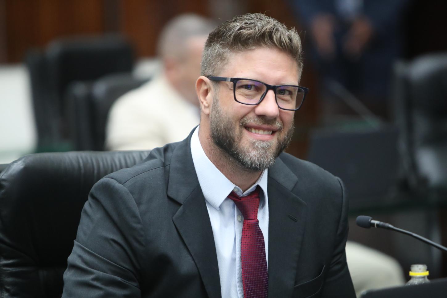 Marca “Requião” segue como principal força para enfrentar o extremismo no Paraná