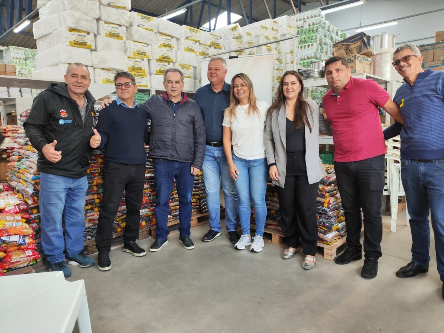 FORÇA SINDICAL DO PARANÁ ENTREGA 30 TONELADAS DE ALIMENTOS ARRECADADOS NO 1º DE MAIO SOLIDÁRIO EM ARAUCÁRIA