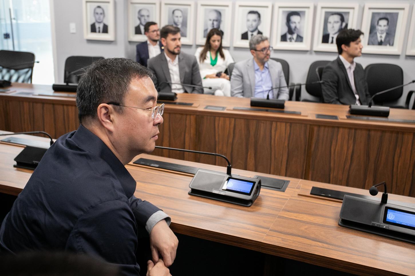 Vice-ministro dos Transportes da China visita o Porto de Paranaguá