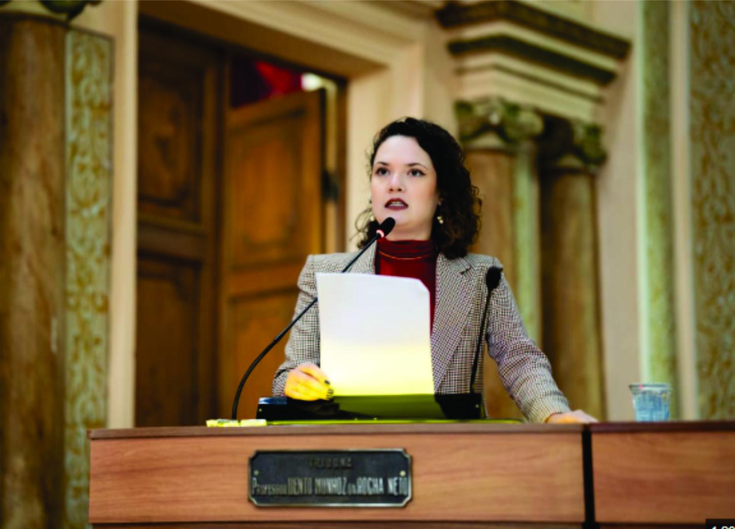 Projeto de lei garante licença-paternidade de 30 dias em Curitiba