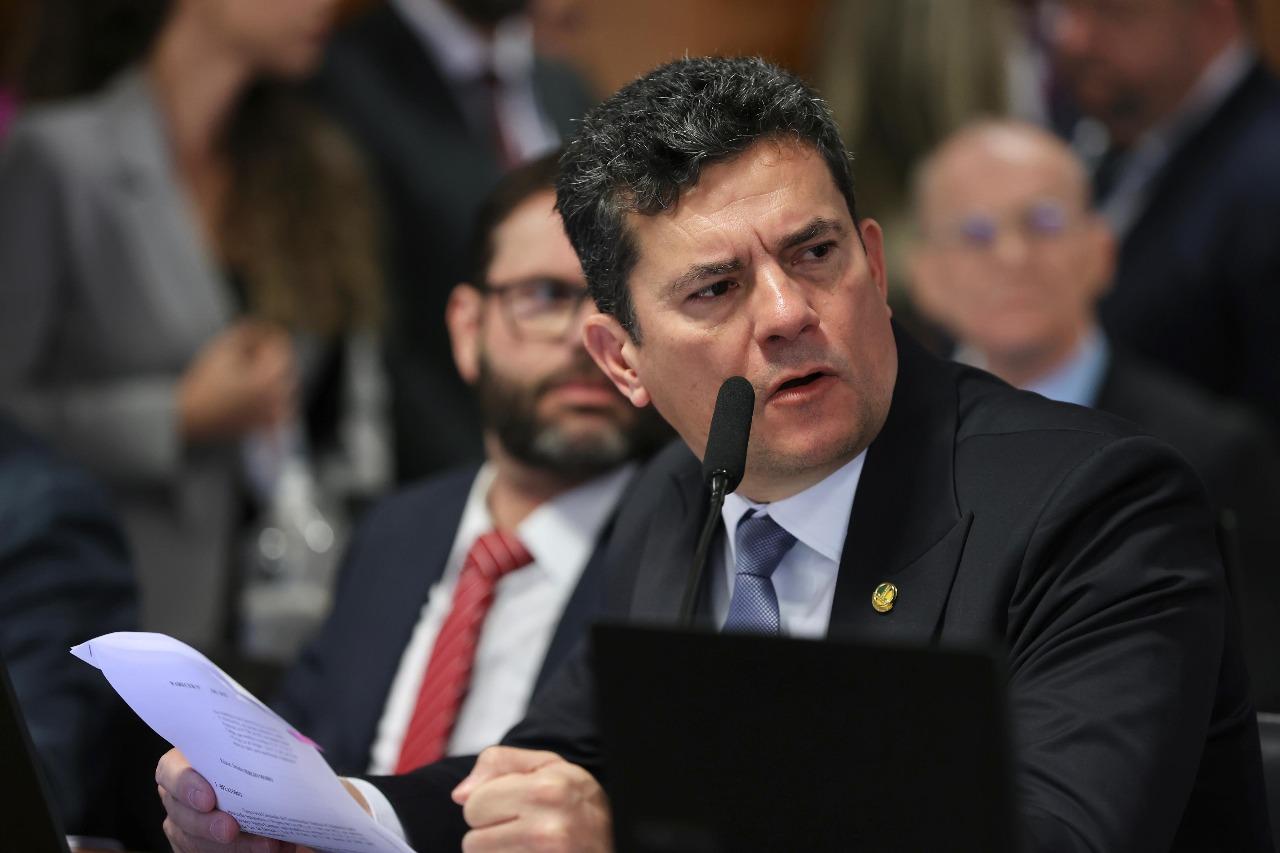 Senadores derrubam decretos de Lula