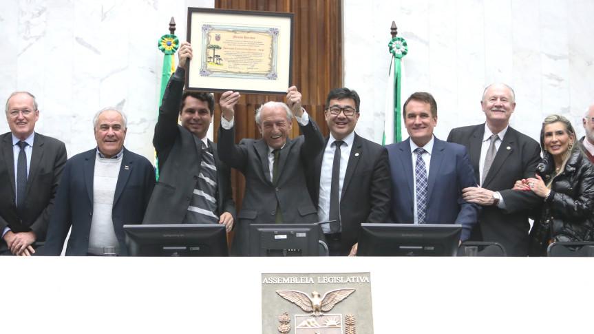 Assembleia Legislativa homenageia os 135 anos de história da Associação Comercial do Paraná