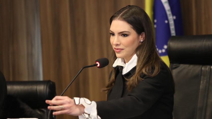 DEPUTADA MARIA VICTORIA DECLARA APOIO A PROJETOS QUE COMBATEM A ADULTIZAÇÃO INFANTIL NO PARANÁ