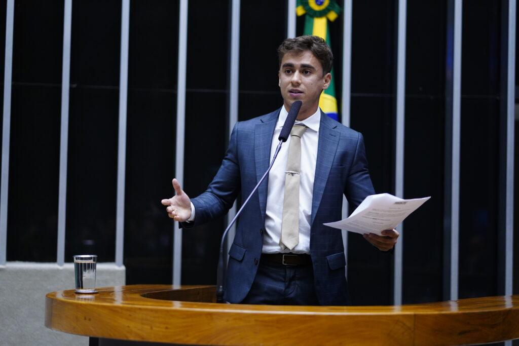 DEPUTADOS DE OPOSIÇÃO TÊM ENTRADA BLOQUEADA EM PLENÁRIO