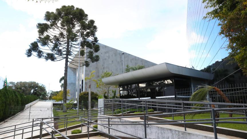 TRAMITAÇÃO DO PROJETO QUE REDUZ EM 45% O IPVA NO PARANÁ MARCA SEMANA NA ASSEMBLEIA LEGISLATIVA