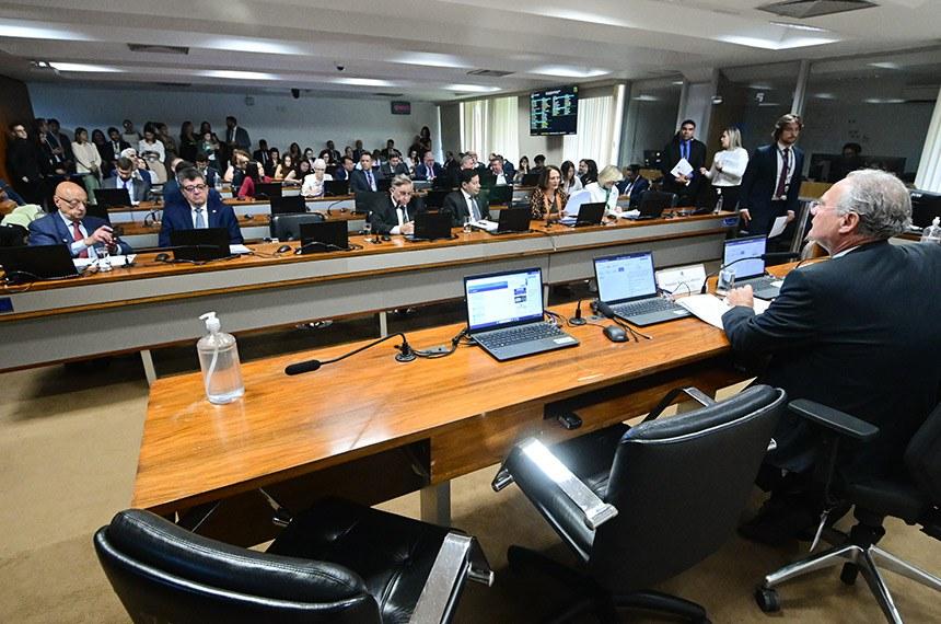 GRUPO DE SENADORES SE REÚNE COM DIRETO DA PF E PRESIDENTE DO STF