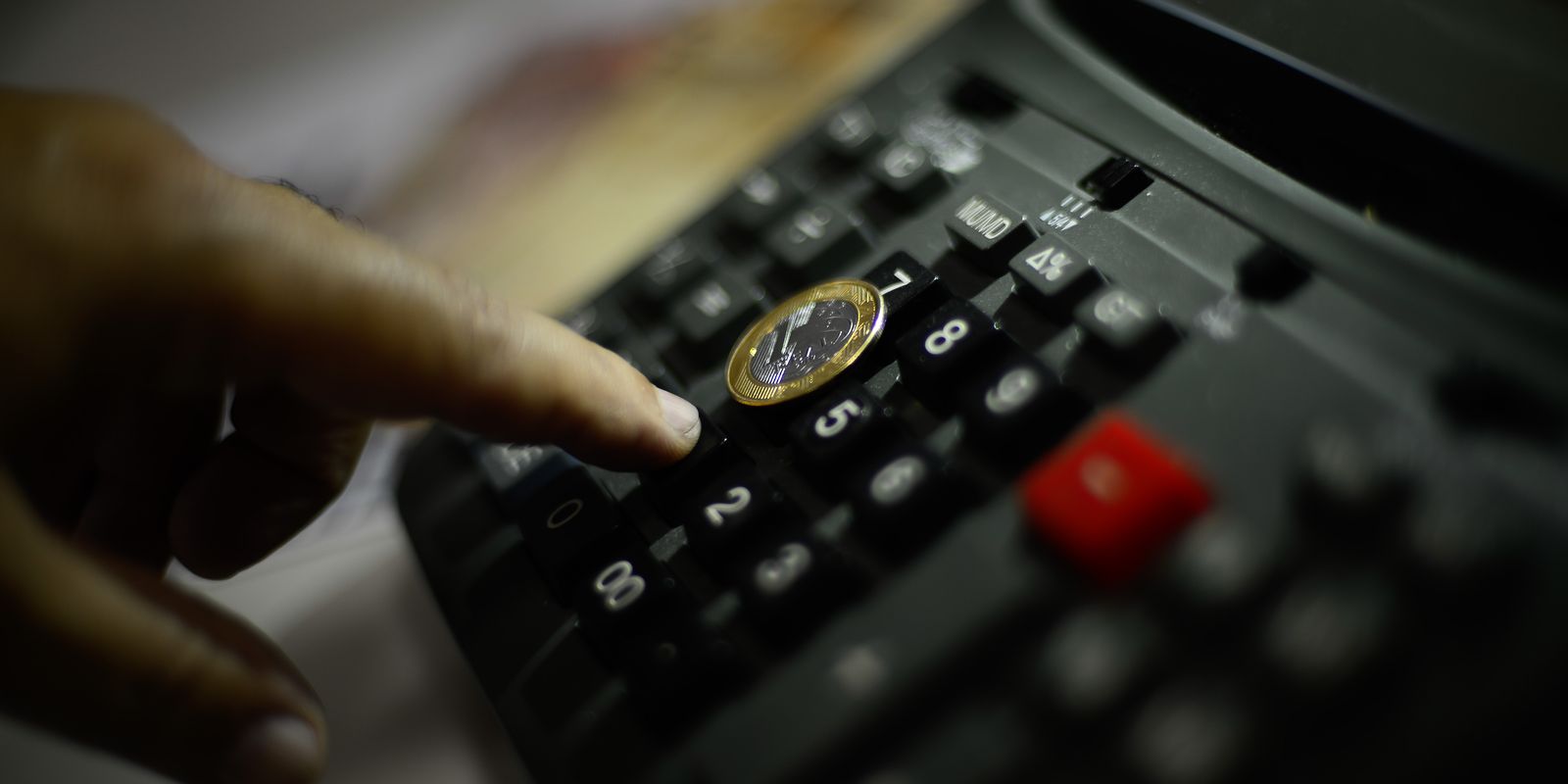 Inflação oficial recua para 3,81%, com variação de 0,7% em fevereiro